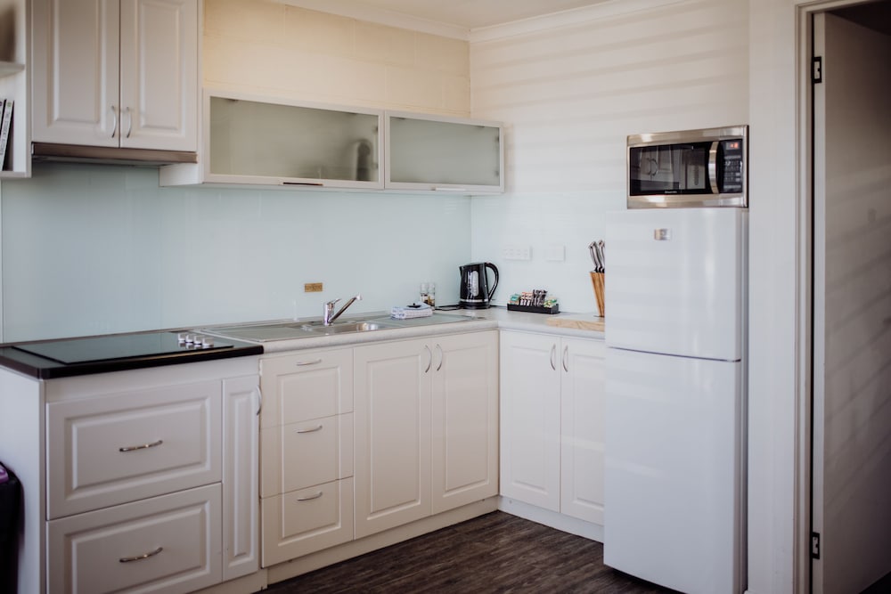 One Bedroom, Partial Bay View photo 2