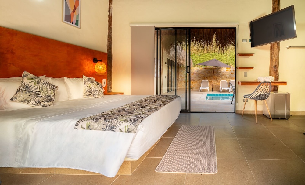 Superior Double Room, Pool View photo 3