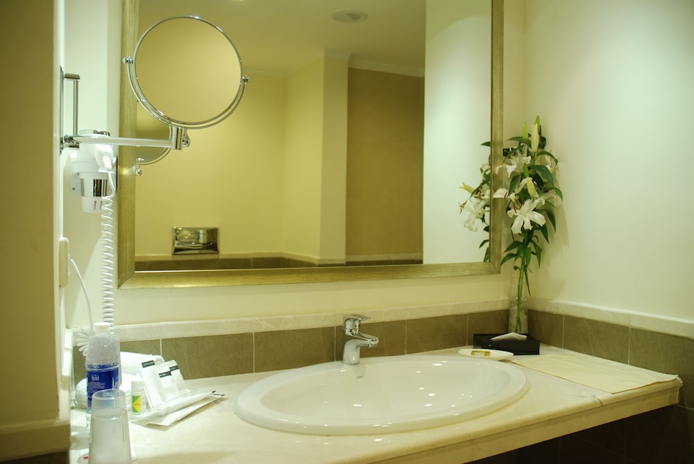 Deluxe Room, 1 King Bed (Temple View) - Photo 6