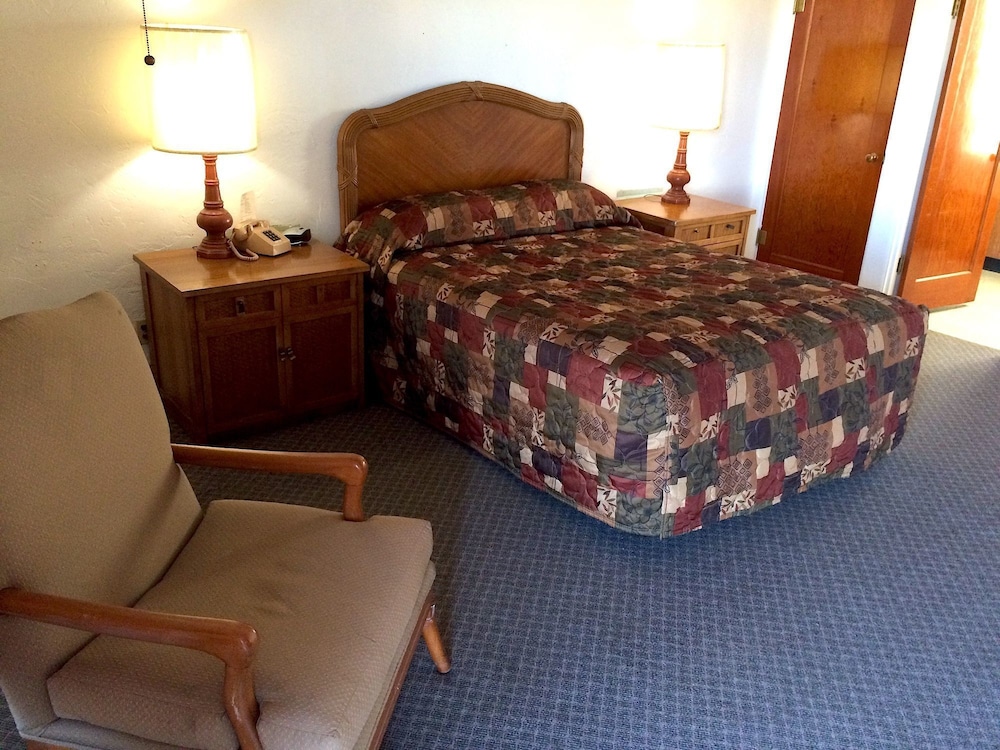 Classic Room, 1 Queen Bed photo 2