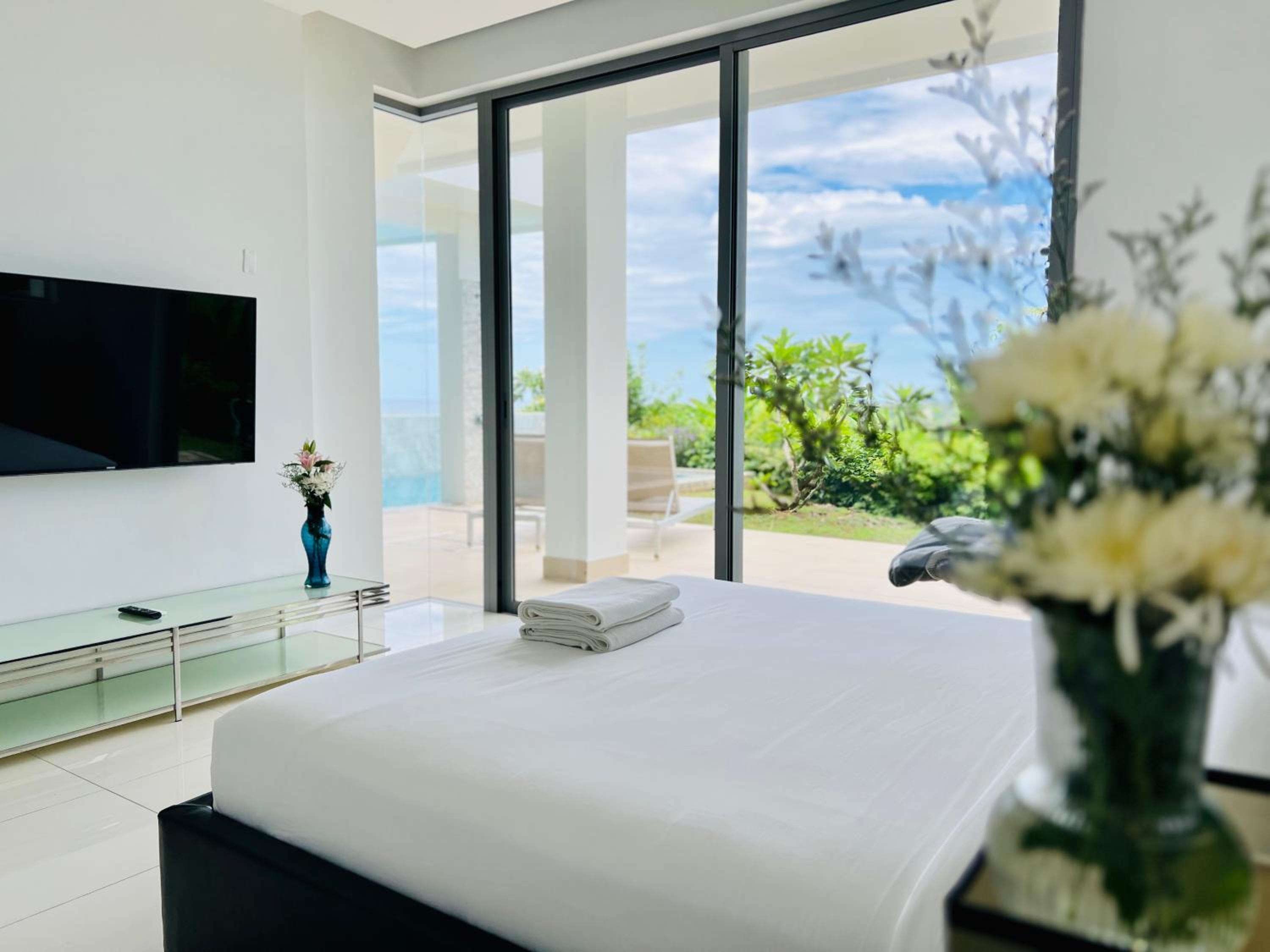 Three-Bedroom Apartment with Private Pool photo 2