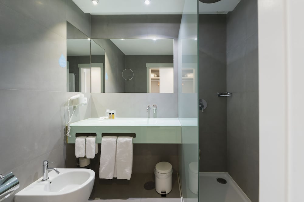 Deluxe Double Room, 1 Queen Bed - Photo 11