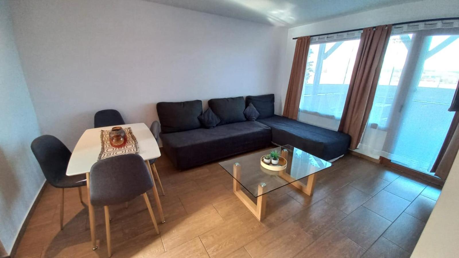 Family Room With Garden View photo 3