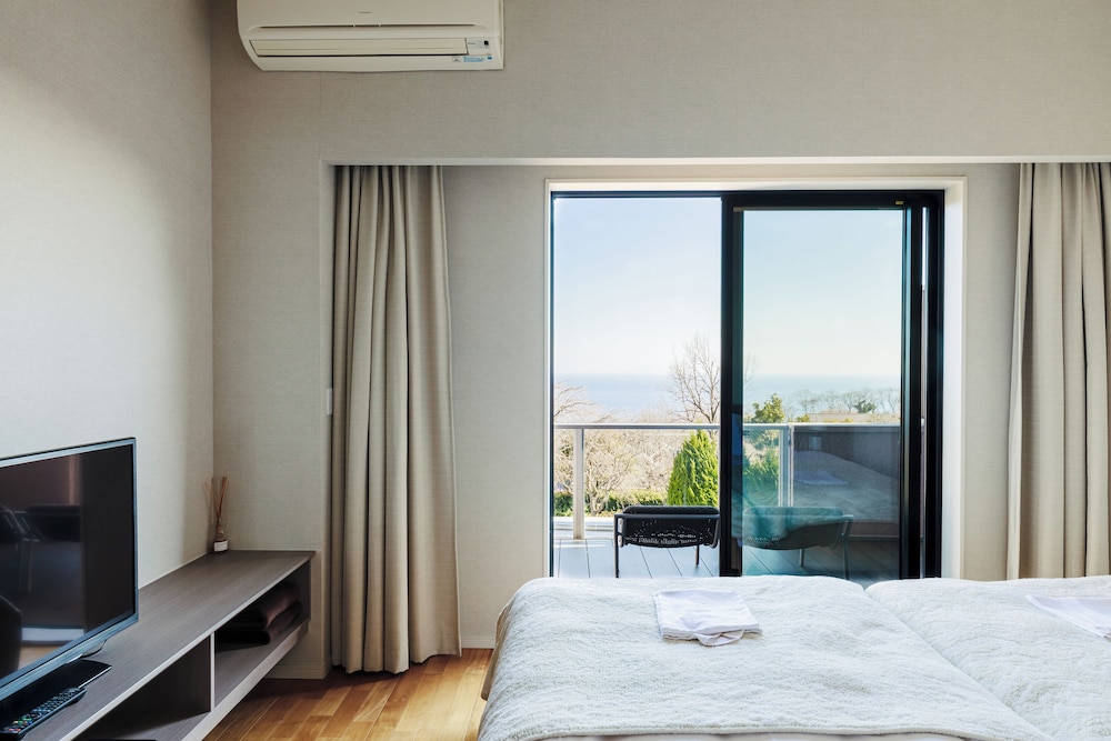 Deluxe Room with Ocean View Bathroom
