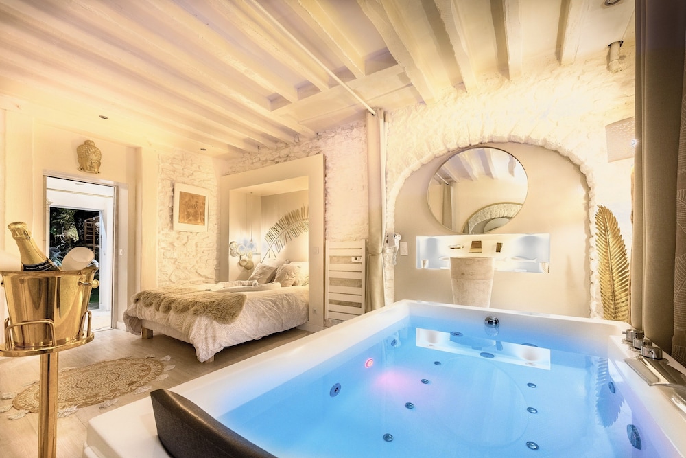 Double Room, Jetted Tub - Photo 1