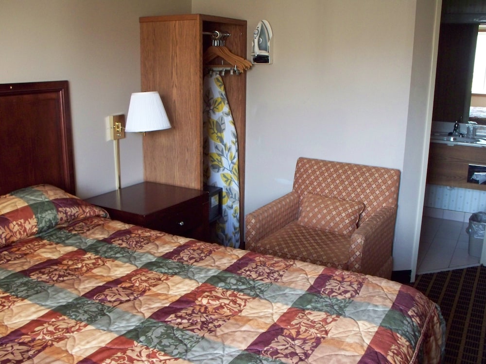 Standard Room, 1 King Bed photo 2