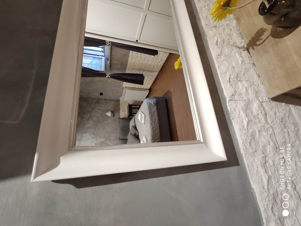 Family Room (external bathroom) photo 2