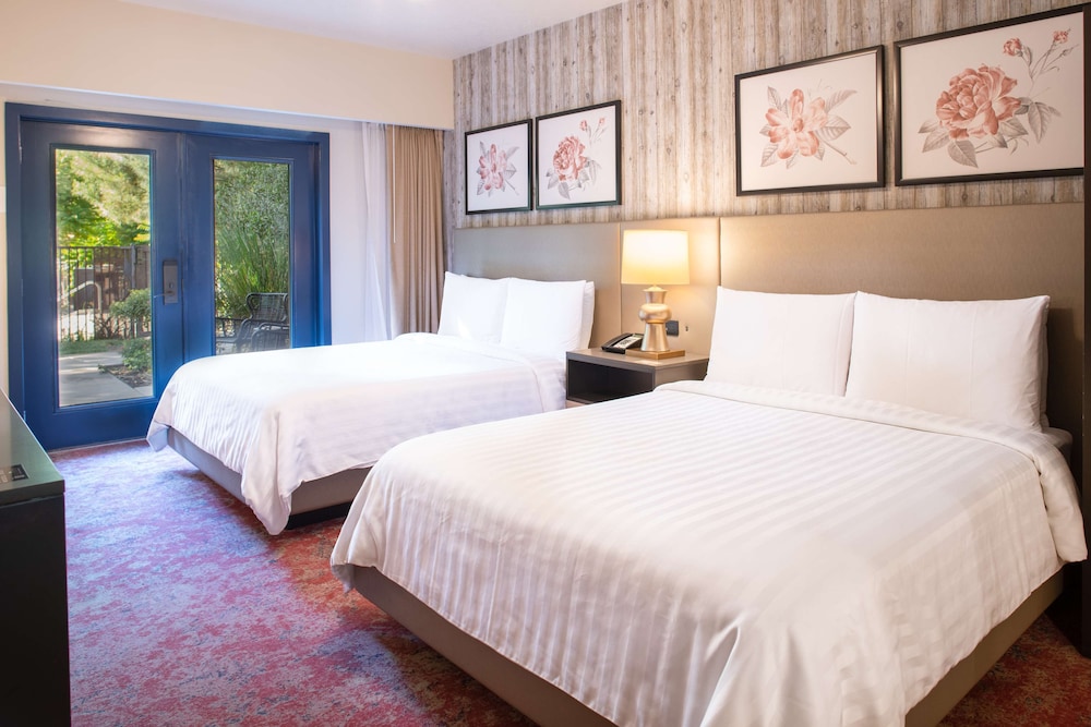 Room, 2 Queen Beds, Poolside photo 2