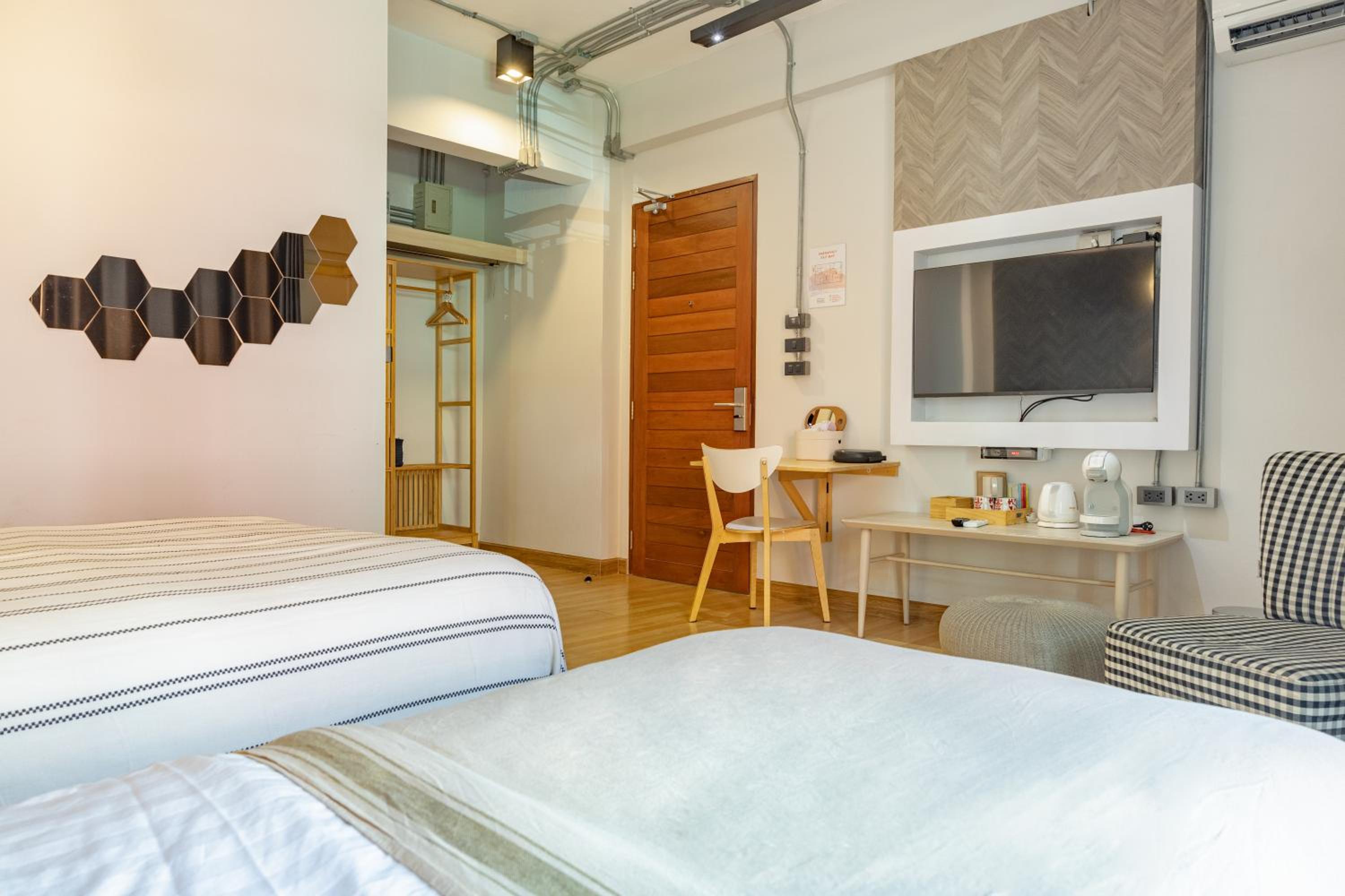 Triple Room with Balcony - Photo 6