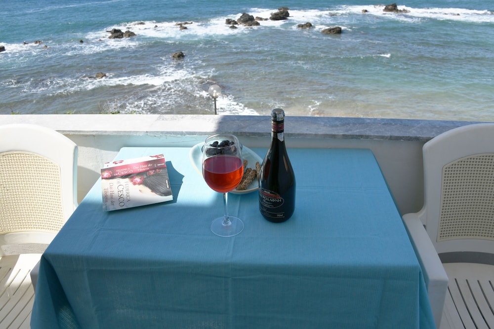 Double Room, Sea View thumbnail 6
