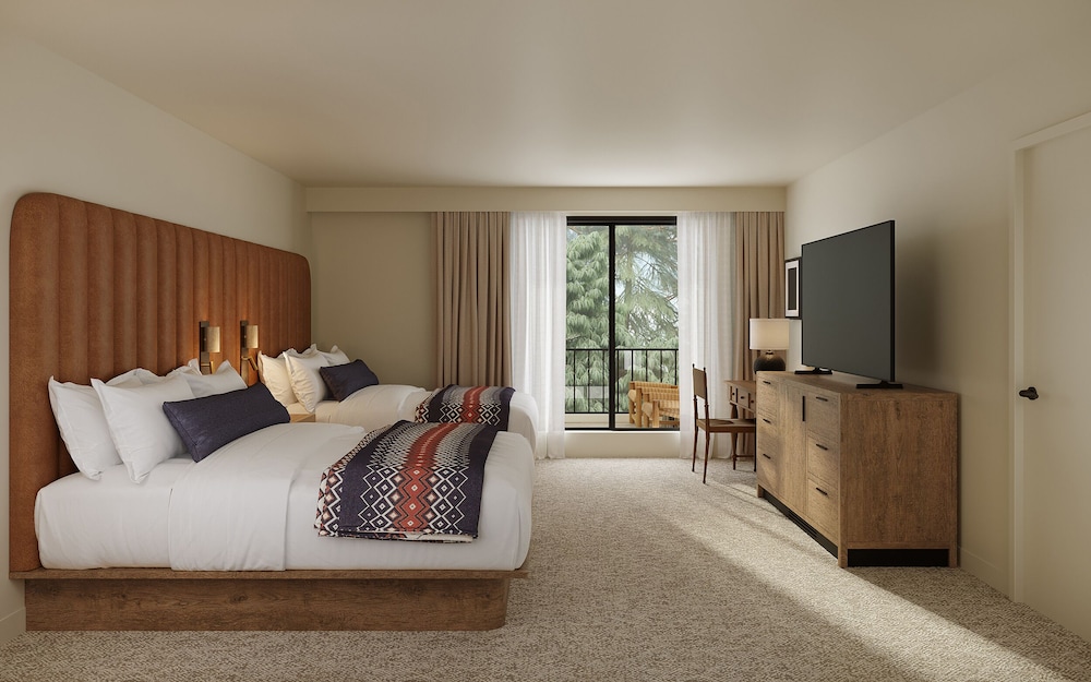 Double Room, 2 Queen Beds (Creekside)