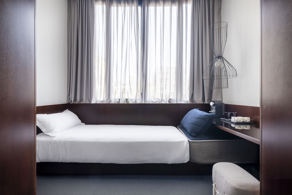 Triple Room thumbnail 5