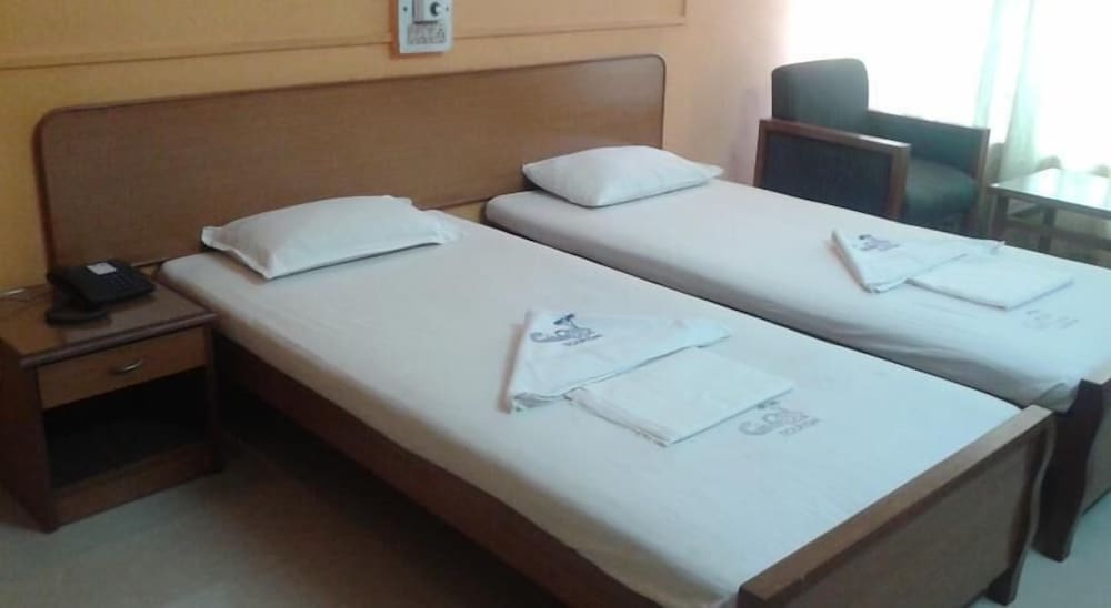 Non A/C room photo 3