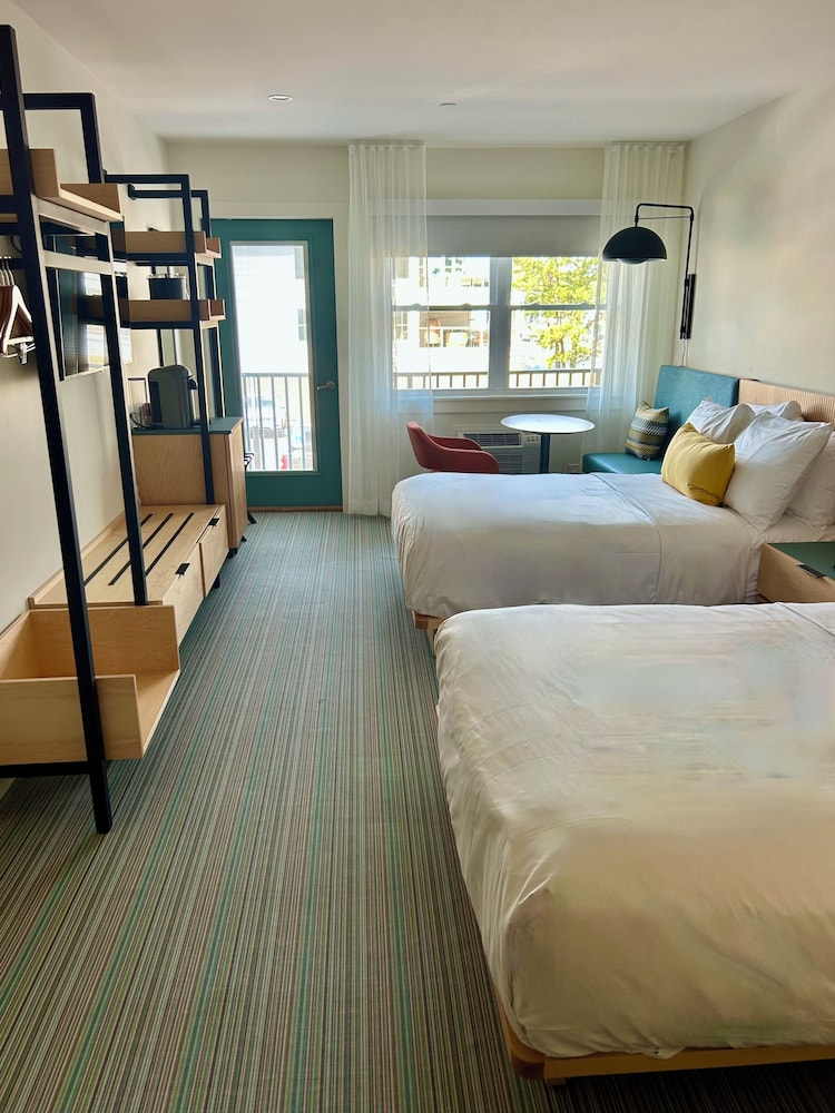 West Side  Two Double Beds Room photo 1