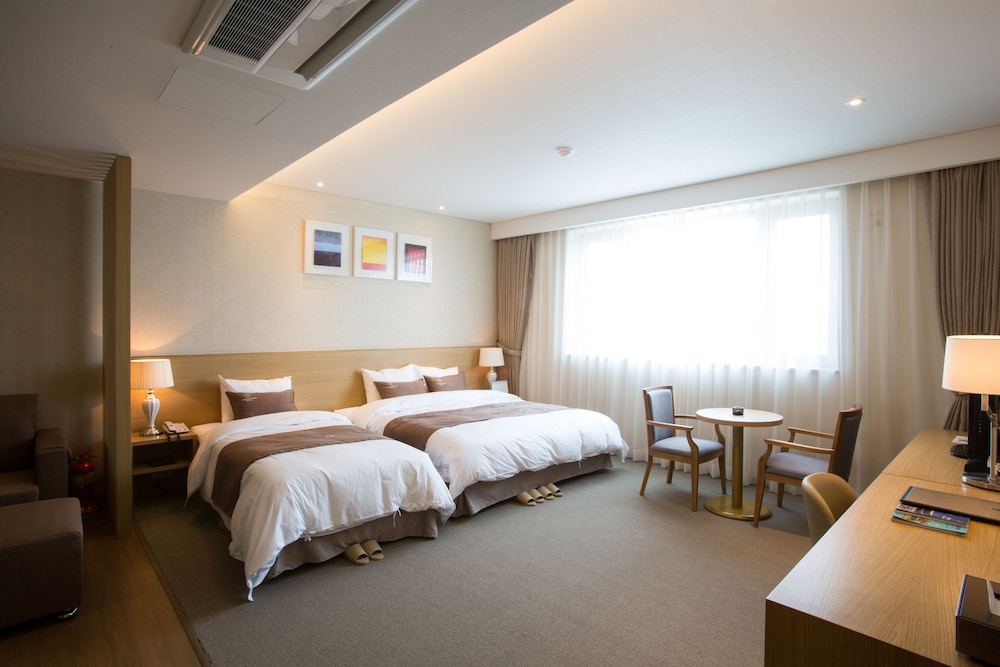 Deluxe Triple Room photo 3