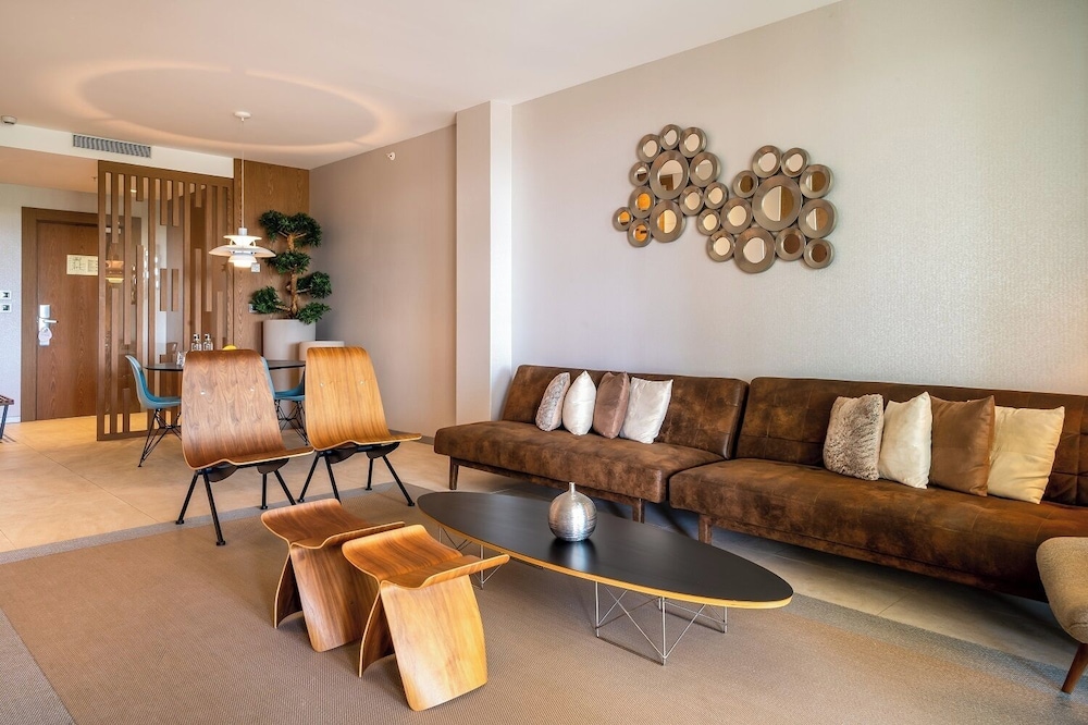 Suite, Sea View