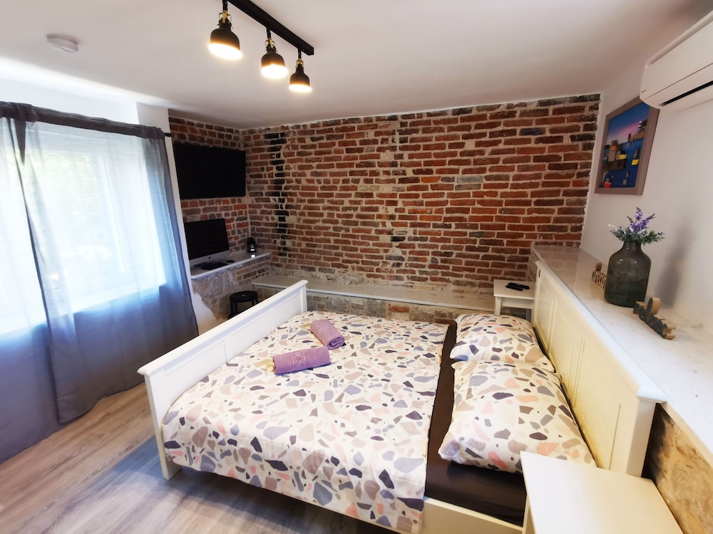 City Villa, 3 Bedrooms, Kitchen - Photo 25