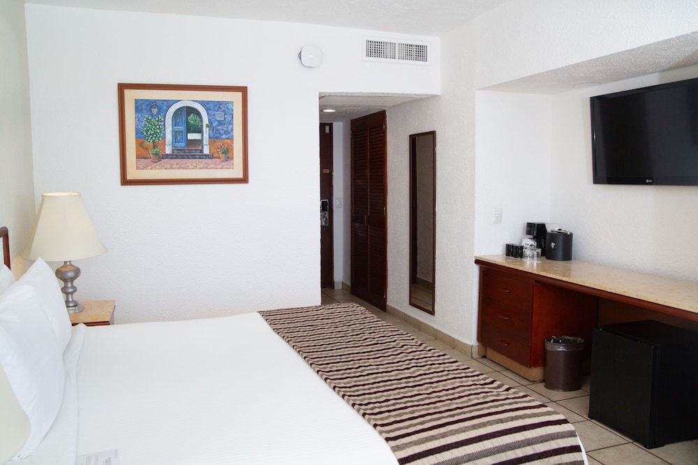 Superior Room, 1 King Bed, Mountain View - Photo 1