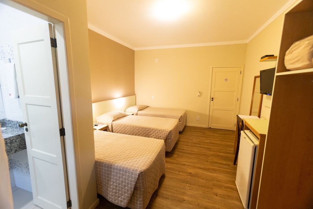 Deluxe Triple Room, 3 Twin Beds photo 1