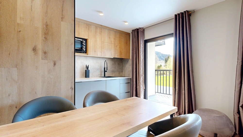 Signature Apartment, Mountain View photo 1