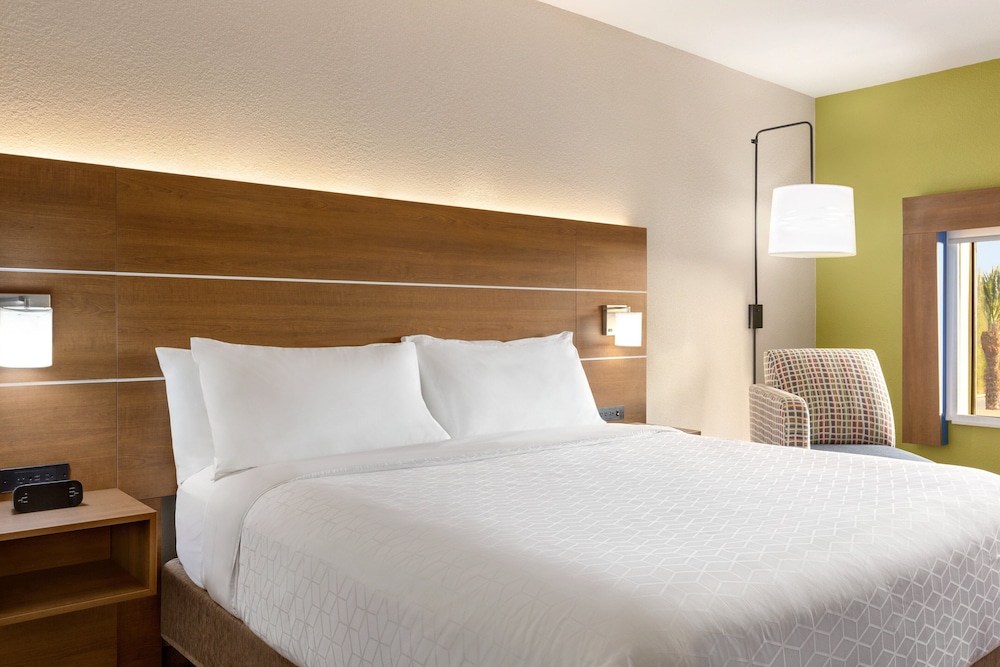 Standard Room, 1 King Bed - Photo 4