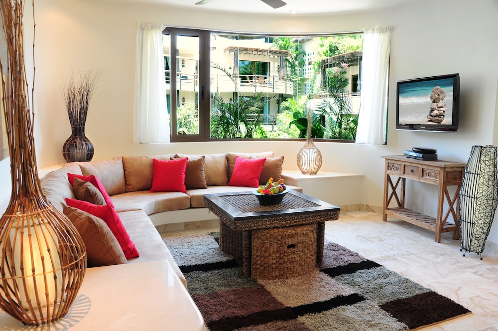 Deluxe Condo, 2 Bedrooms, Kitchen - Photo 10
