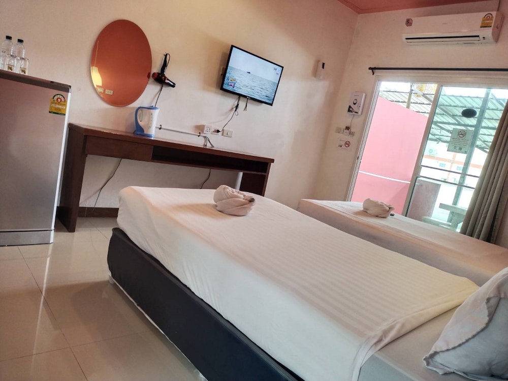 Superior Room, 2 Twin Beds, Ground Floor photo 2