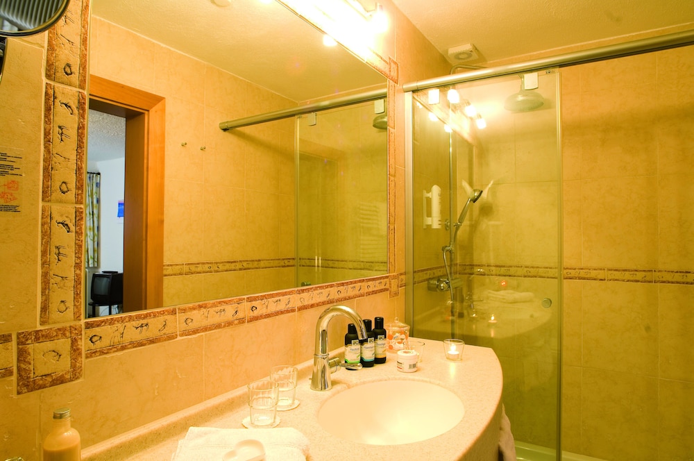 Gallery Apartment, 2 Bedrooms, 2 Bathrooms, Lake View photo 3