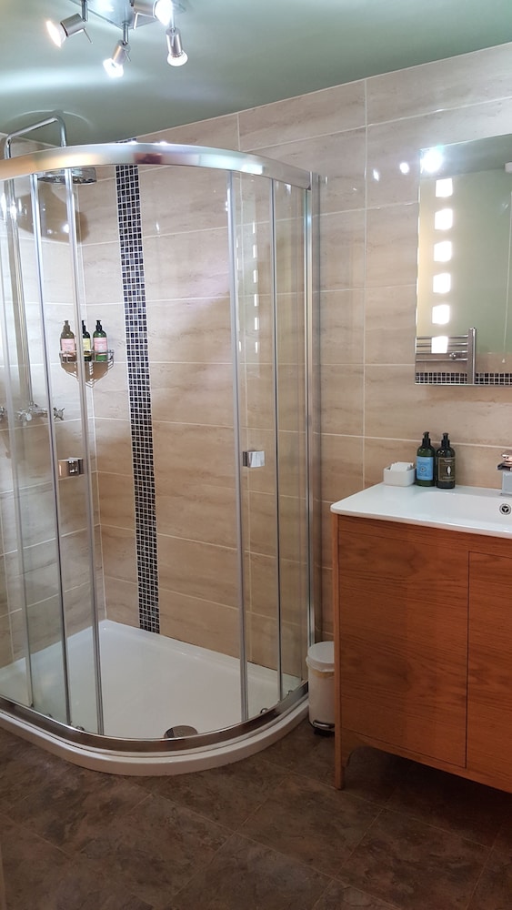 Double room-King-Ensuite with Shower-The Shelley photo 3