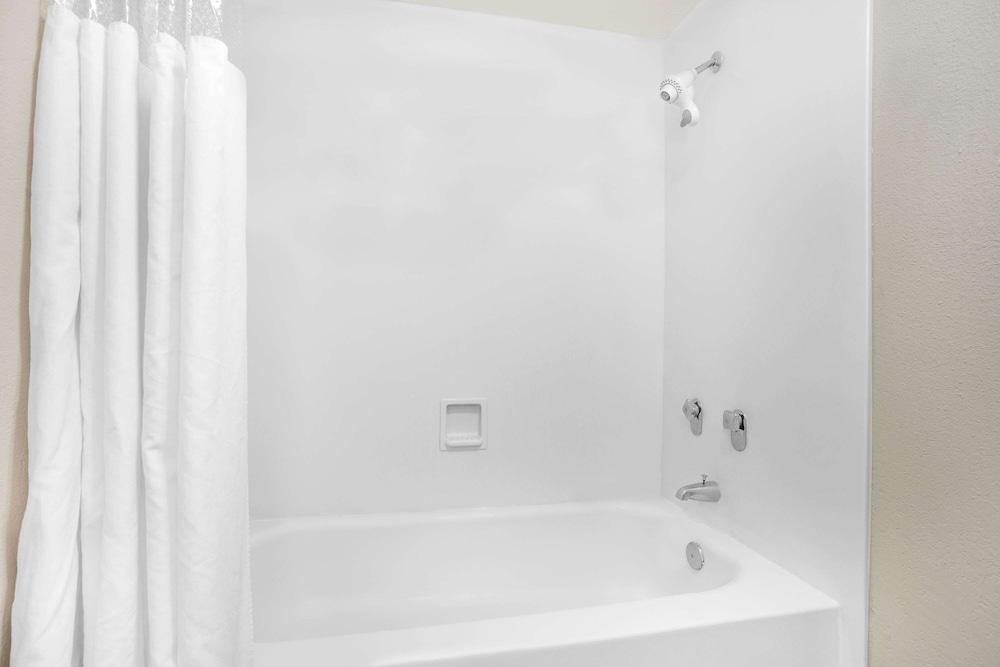 Studio Suite, 1 King Bed, Smoking - Photo 2