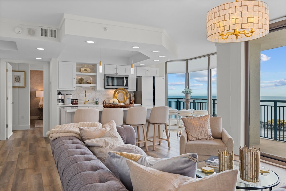 Condo, 3 Bedrooms