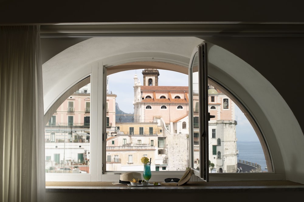 Deluxe Double Room, Bathtub, City View - Photo 6