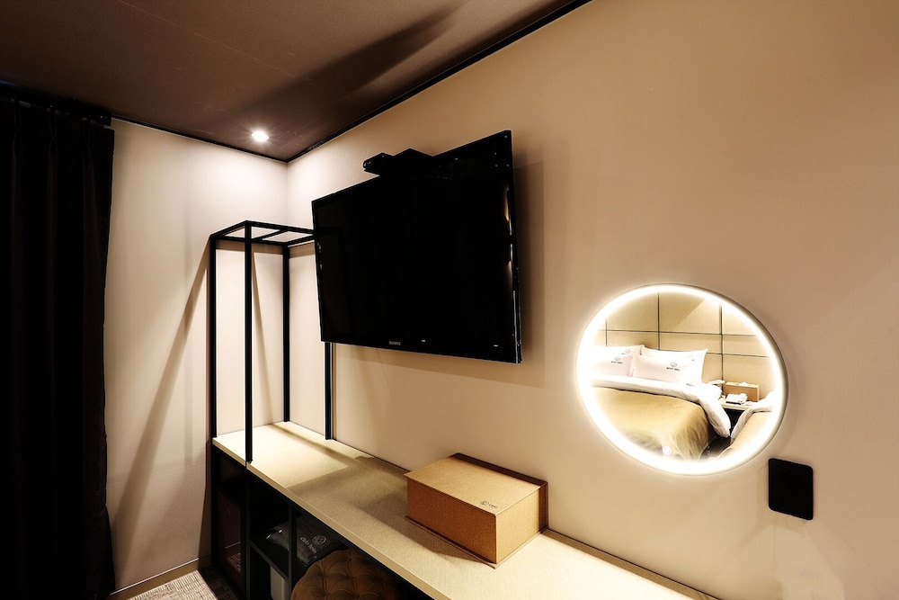 Twin Room - Photo 8