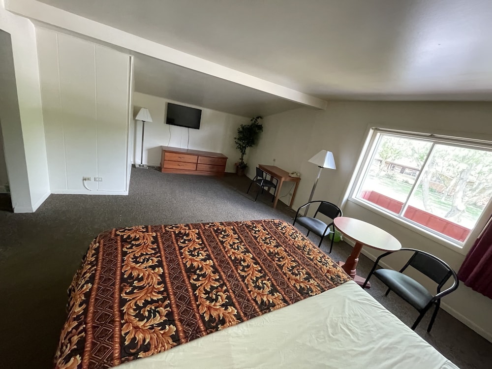 1 Queen Bed, Non Smoking - Photo 10