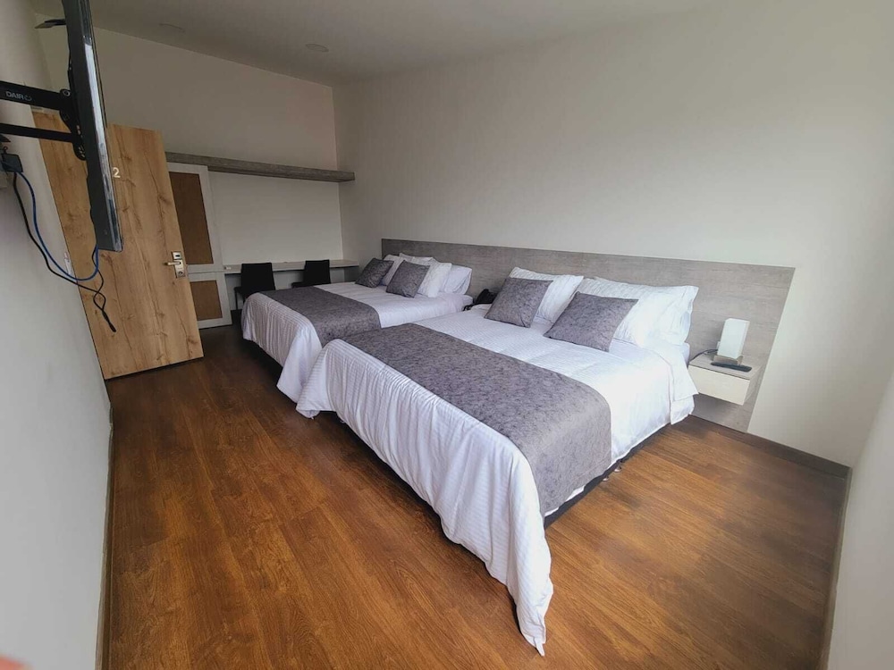 Standard Quadruple Room, 2 Queen Beds
