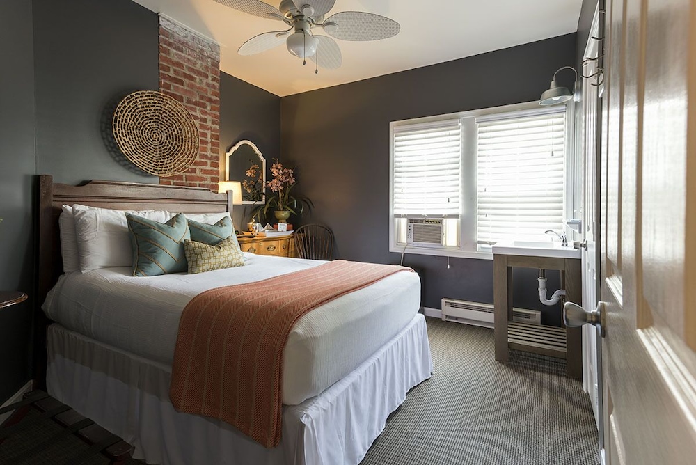 Room (11)