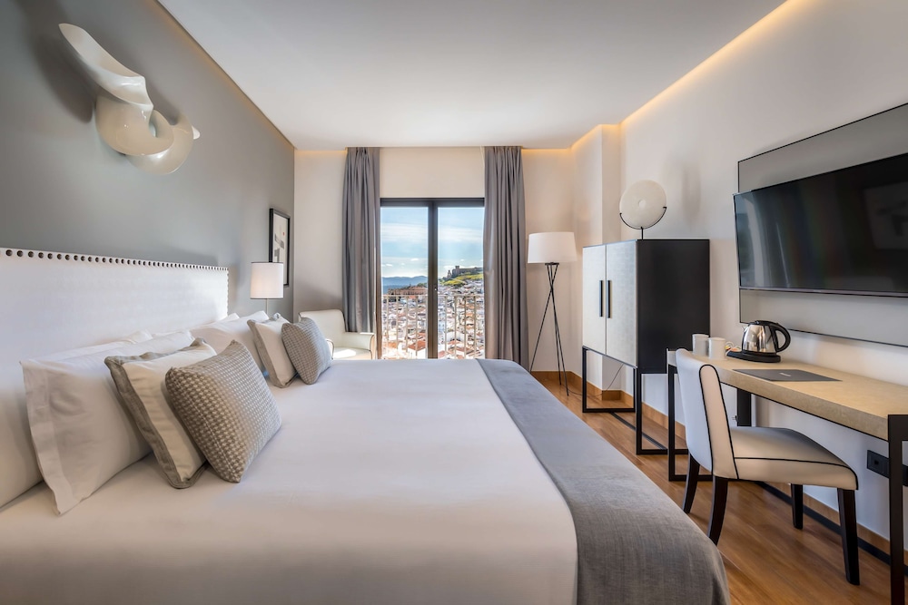 Deluxe Room, Pool View - Photo 1