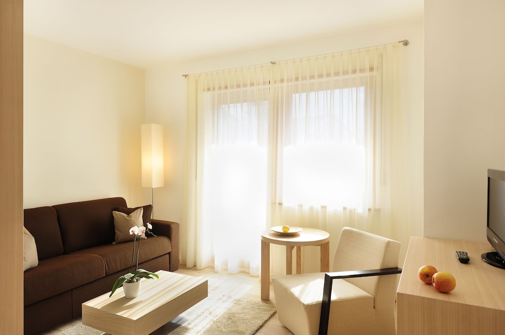 Family Room photo 3