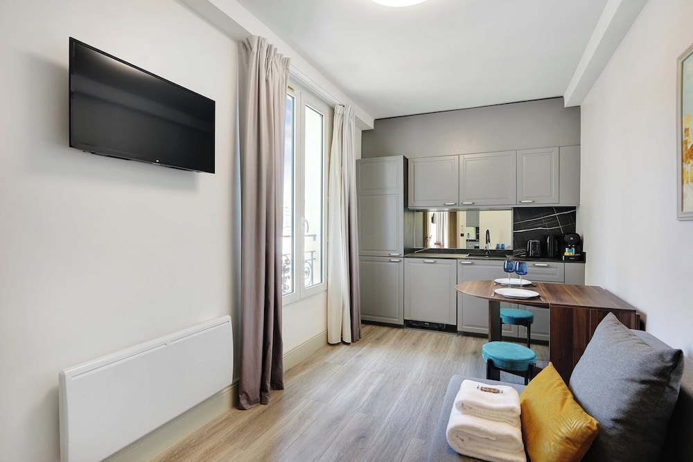 Apartment photo 1
