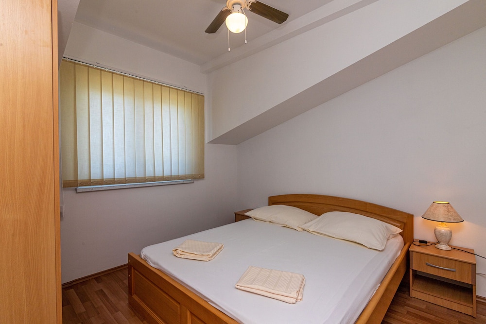 Apartment (A8)