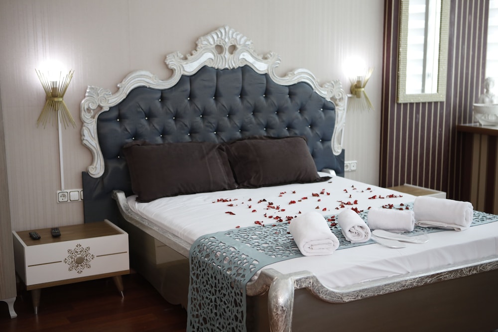 Deluxe Double Room - Photo 22