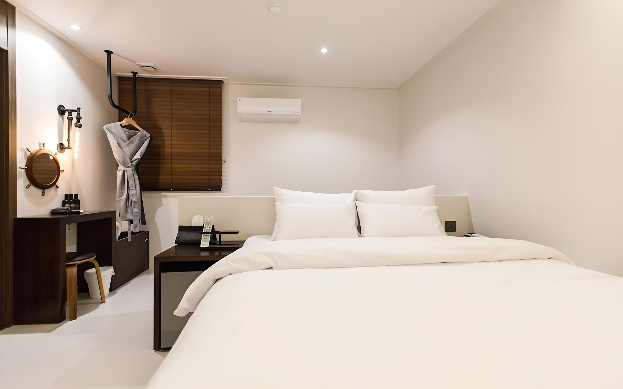 Room (Standard (Wave & Movienet available)) photo 2