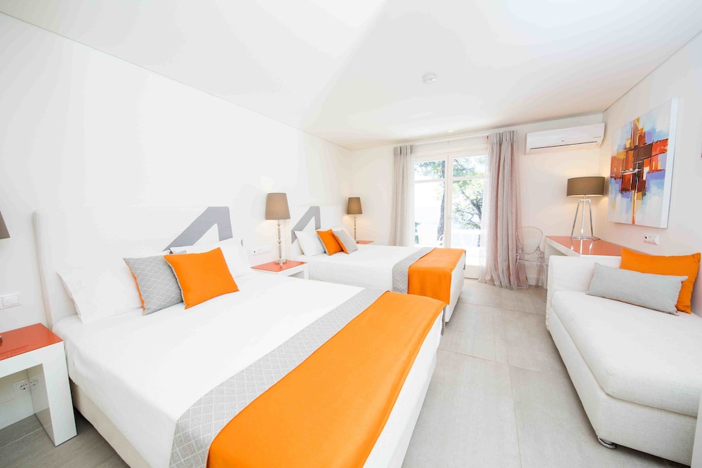 Family Room, Sea View - Photo 4