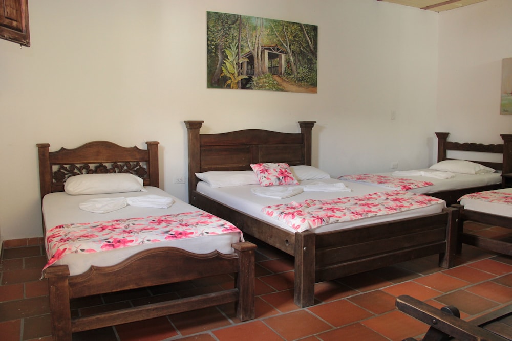 Standard Room, Multiple Beds (5 People) photo 1
