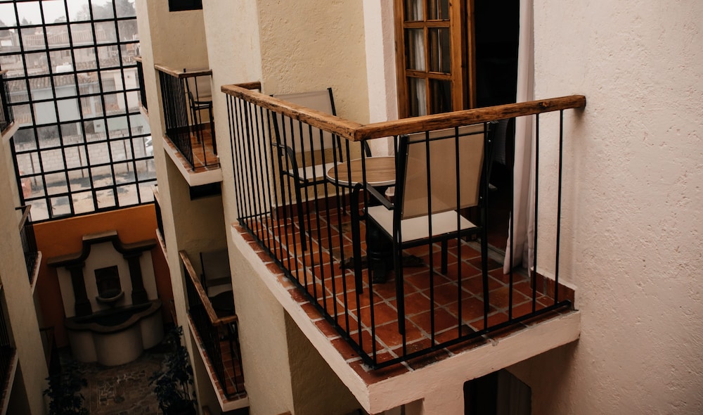 Colonial - Photo 6