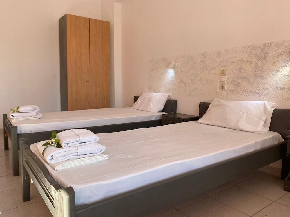 Basic Triple Room, Non Smoking, Pool View
