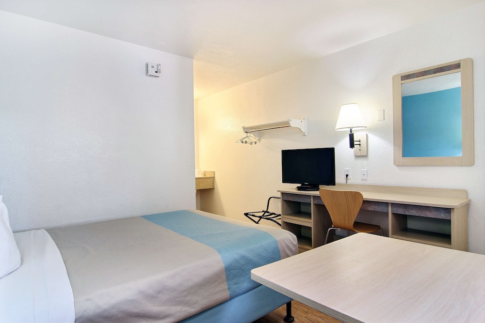 Standard Room, 1 Queen Bed, Non Smoking