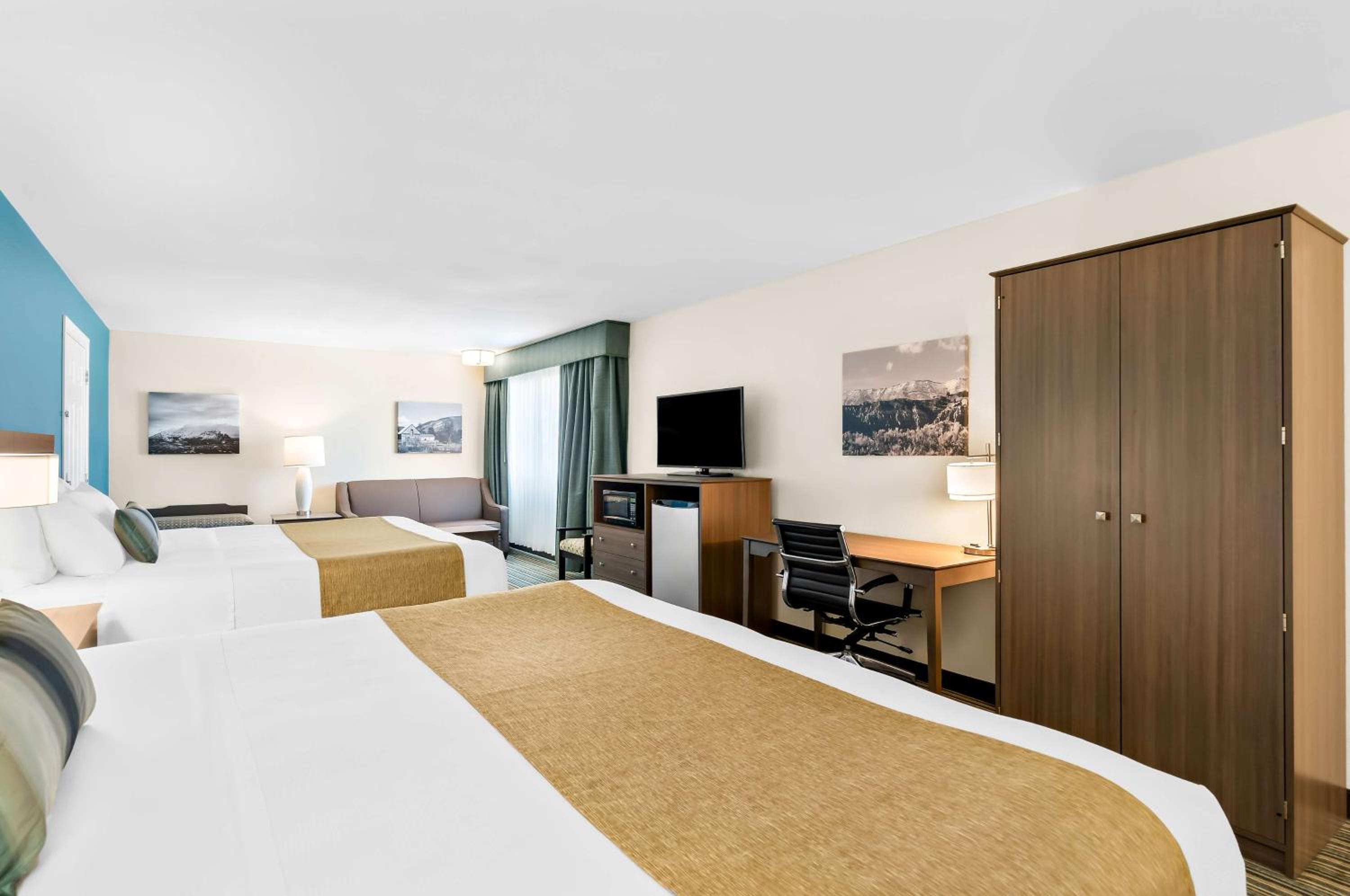 Large King Room with Two King Beds - Non-Smoking photo 1