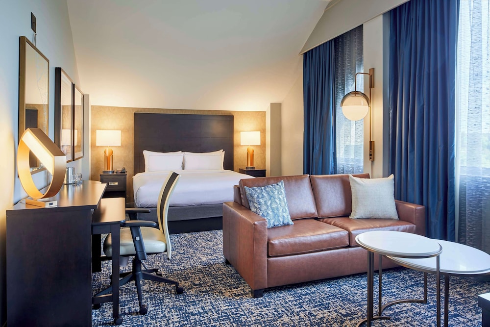 Junior Suite, 1 King Bed photo 3