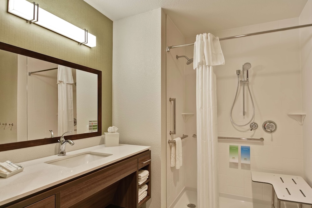 Studio, 2 Queen Beds, Accessible (Roll-In Shower)